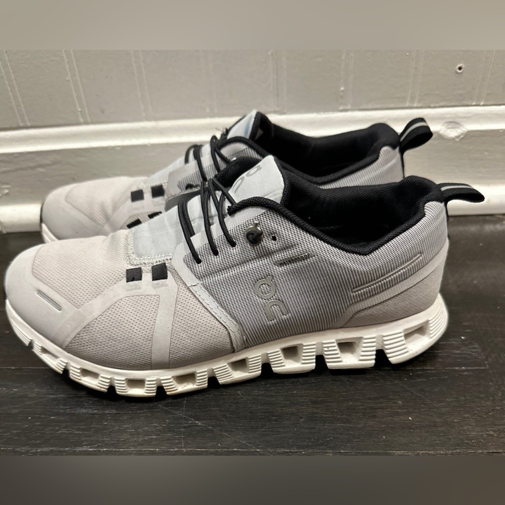On Cloud Cloud 5 Waterproof Womens Shoes Size 7.5